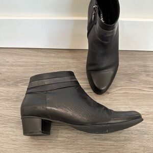 Regarde Le Ciel Women’s Black Leather Ankle Booties Size 40